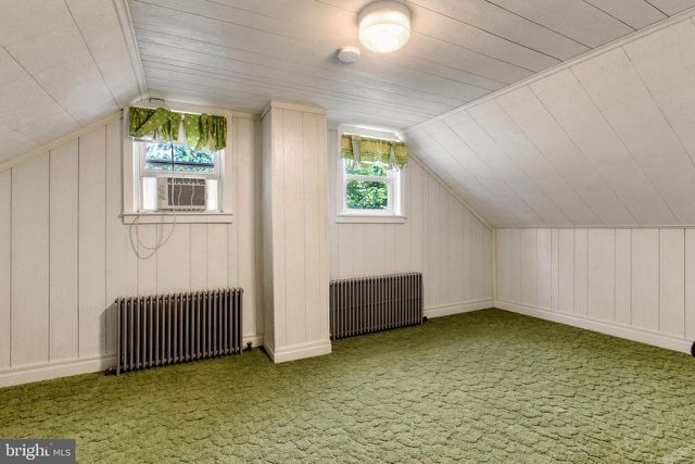 886 MENGES MILLS RD, Spring Grove, PA 17362