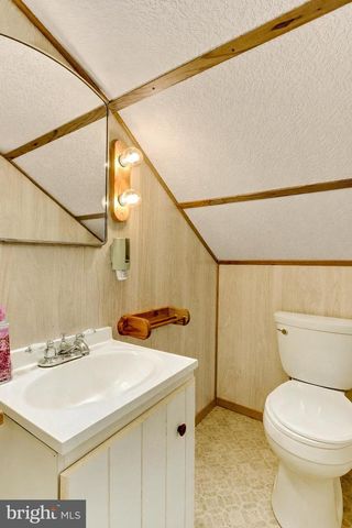 886 MENGES MILLS RD, Spring Grove, PA 17362