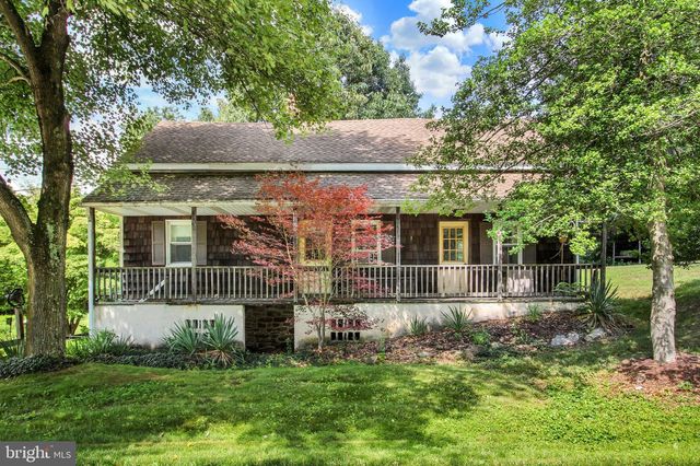 886 MENGES MILLS RD, Spring Grove, PA 17362