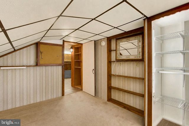 886 MENGES MILLS RD, Spring Grove, PA 17362