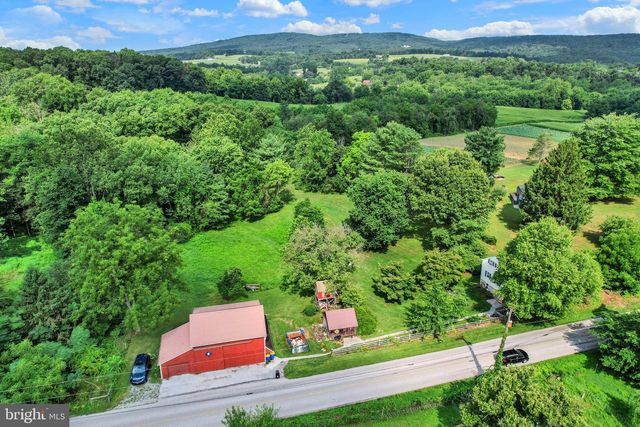 886 MENGES MILLS RD, Spring Grove, PA 17362
