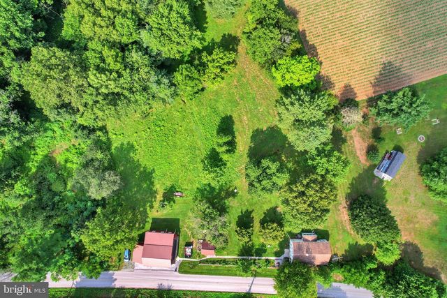 886 MENGES MILLS RD, Spring Grove, PA 17362