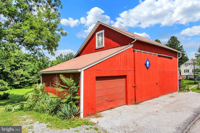 886 MENGES MILLS RD, Spring Grove, PA 17362