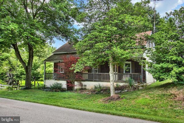 886 MENGES MILLS RD, Spring Grove, PA 17362