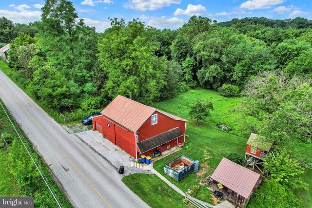 886 MENGES MILLS RD, Spring Grove, PA 17362