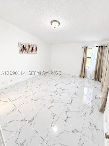 17 Columbia Ct, Deerfield Beach, FL 33442