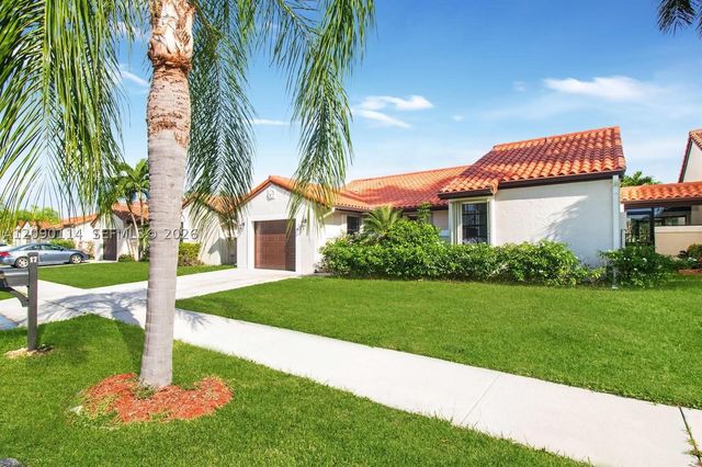 17 Columbia Ct, Deerfield Beach, FL 33442