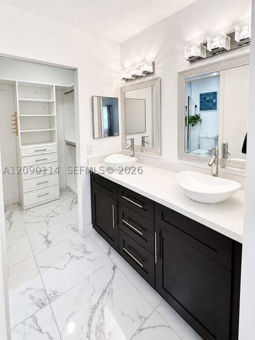 17 Columbia Ct, Deerfield Beach, FL 33442