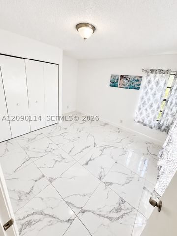 17 Columbia Ct, Deerfield Beach, FL 33442