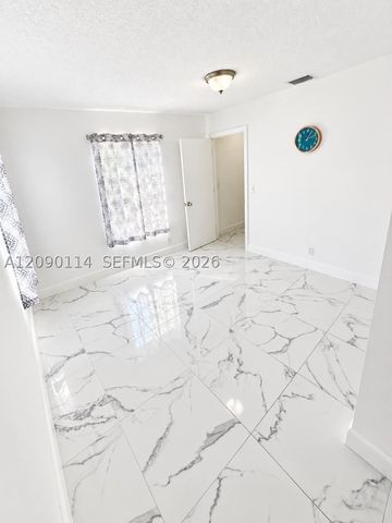 17 Columbia Ct, Deerfield Beach, FL 33442