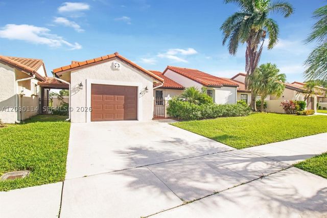 17 Columbia Ct, Deerfield Beach, FL 33442