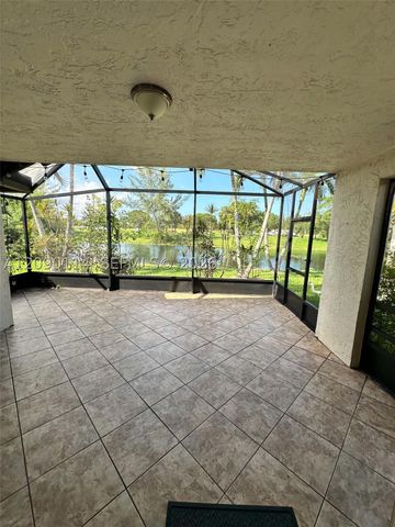 17 Columbia Ct, Deerfield Beach, FL 33442
