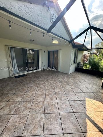 17 Columbia Ct, Deerfield Beach, FL 33442