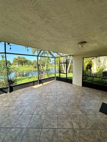 17 Columbia Ct, Deerfield Beach, FL 33442