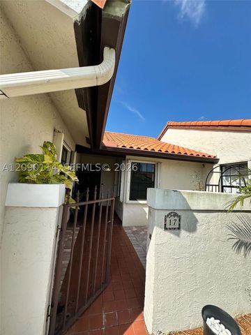 17 Columbia Ct, Deerfield Beach, FL 33442