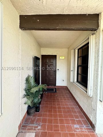 17 Columbia Ct, Deerfield Beach, FL 33442
