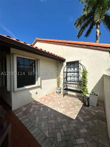 17 Columbia Ct, Deerfield Beach, FL 33442