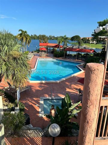 17 Columbia Ct, Deerfield Beach, FL 33442