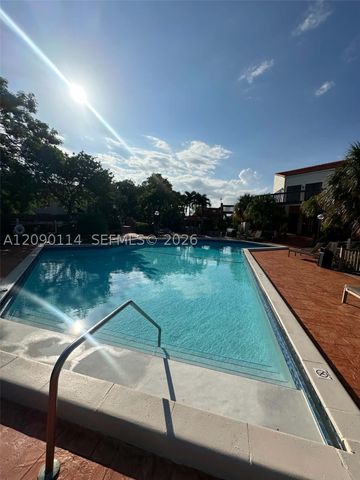 17 Columbia Ct, Deerfield Beach, FL 33442