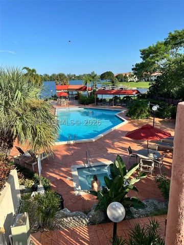 17 Columbia Ct, Deerfield Beach, FL 33442