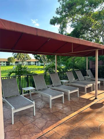 17 Columbia Ct, Deerfield Beach, FL 33442