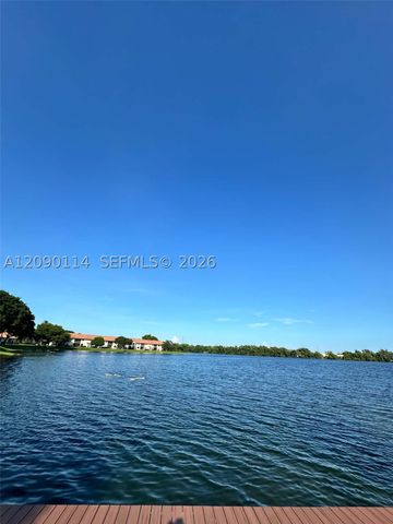 17 Columbia Ct, Deerfield Beach, FL 33442