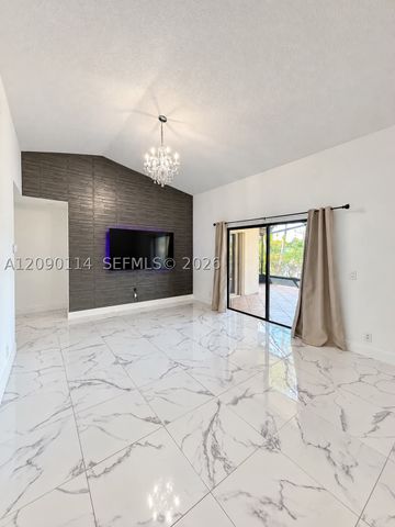 17 Columbia Ct, Deerfield Beach, FL 33442