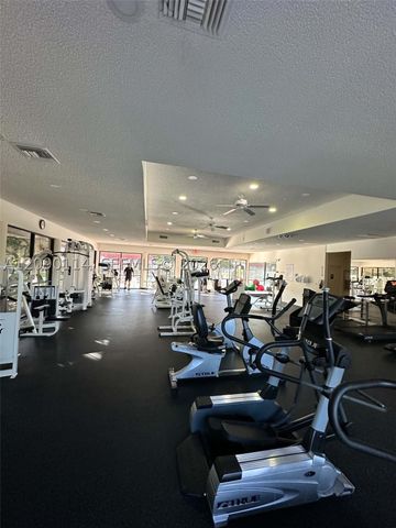 17 Columbia Ct, Deerfield Beach, FL 33442