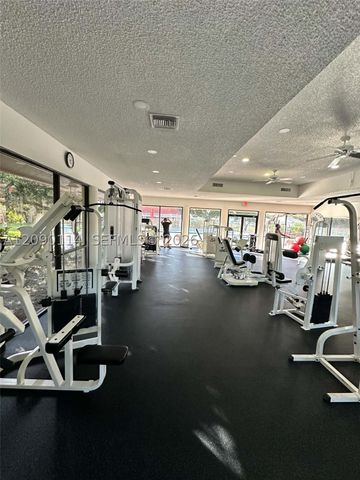 17 Columbia Ct, Deerfield Beach, FL 33442