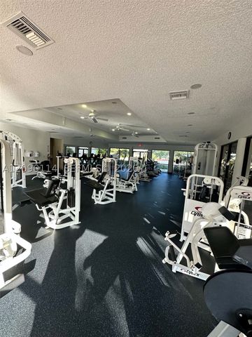 17 Columbia Ct, Deerfield Beach, FL 33442