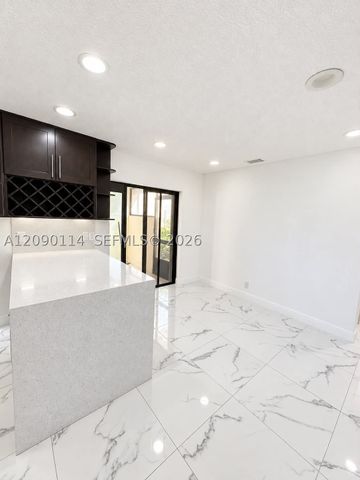 17 Columbia Ct, Deerfield Beach, FL 33442