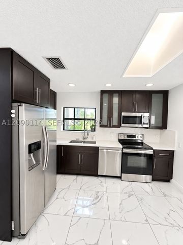 17 Columbia Ct, Deerfield Beach, FL 33442