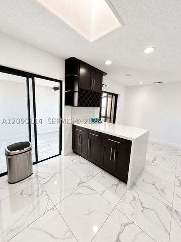17 Columbia Ct, Deerfield Beach, FL 33442