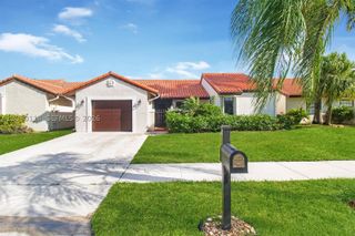17 Columbia Ct, Deerfield Beach, FL 33442