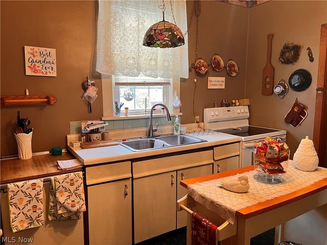 189 W Martin Street, East Palestine, OH 44413