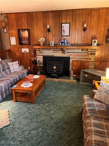 189 W Martin Street, East Palestine, OH 44413