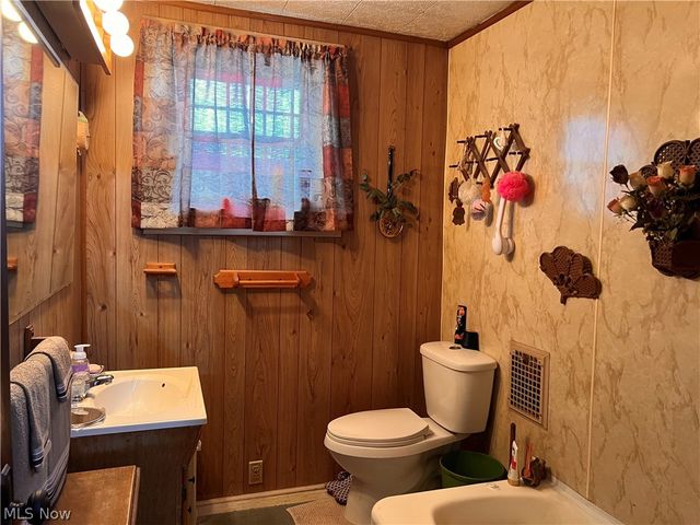 189 W Martin Street, East Palestine, OH 44413