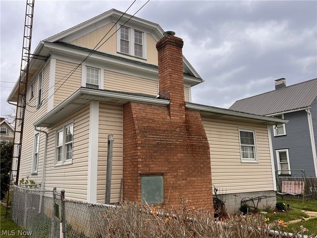 189 W Martin Street, East Palestine, OH 44413