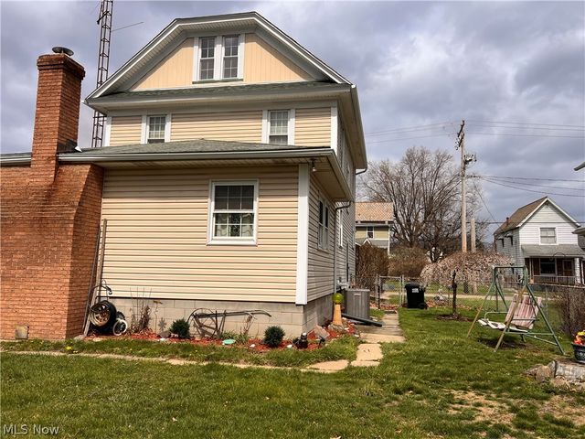 189 W Martin Street, East Palestine, OH 44413