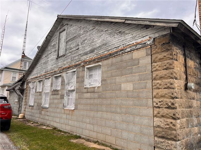 189 W Martin Street, East Palestine, OH 44413