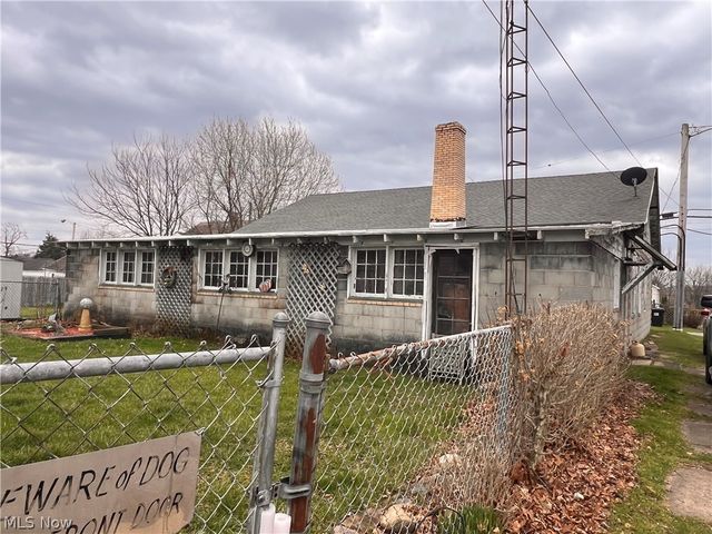189 W Martin Street, East Palestine, OH 44413