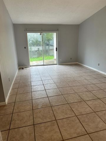 1109 E ROHE STREET A & B, Tarpon Springs, FL 34689