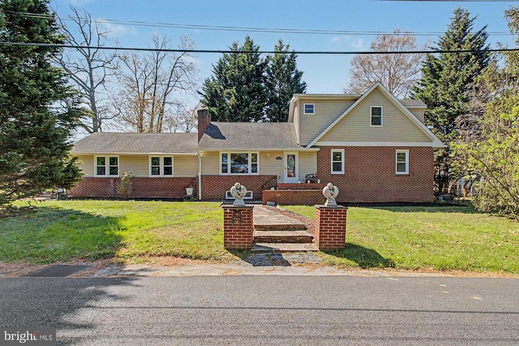 Image 1 of property listing at 9951 HILLTOP DR, Baltimore, MD 21234