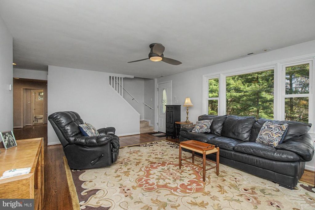 Image 10 of property listing at 9951 HILLTOP DR, Baltimore, MD 21234