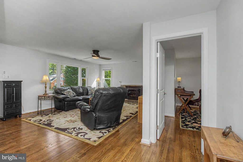 Image 11 of property listing at 9951 HILLTOP DR, Baltimore, MD 21234