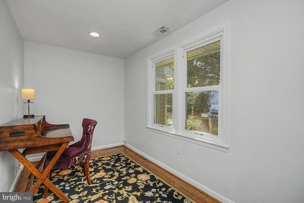 Image 12 of property listing at 9951 HILLTOP DR, Baltimore, MD 21234