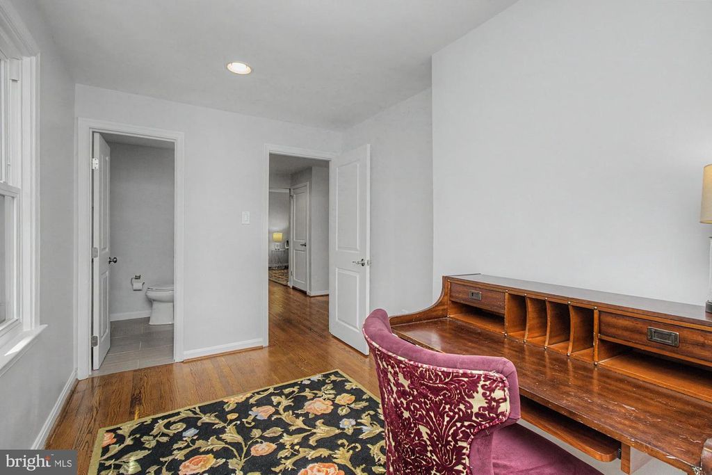 Image 13 of property listing at 9951 HILLTOP DR, Baltimore, MD 21234