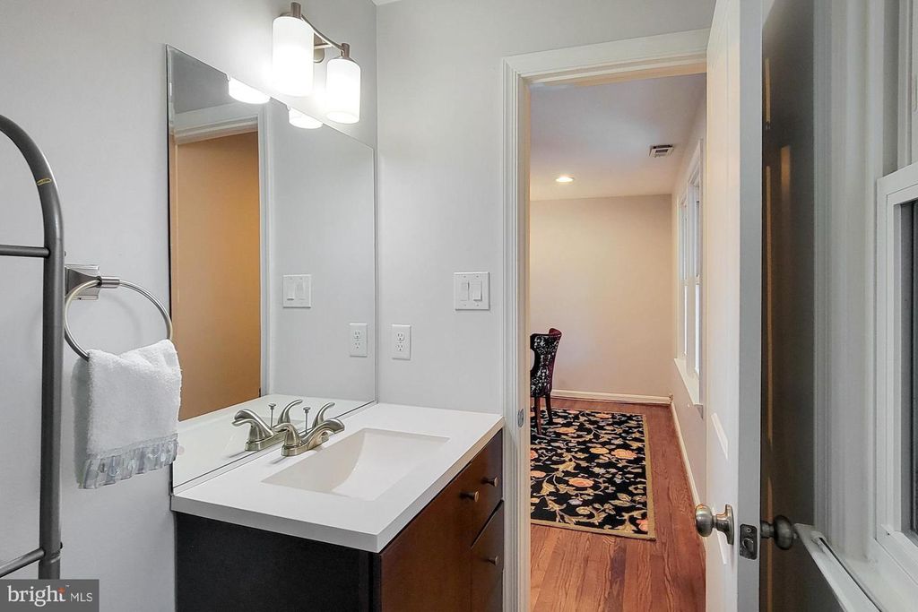 Image 14 of property listing at 9951 HILLTOP DR, Baltimore, MD 21234