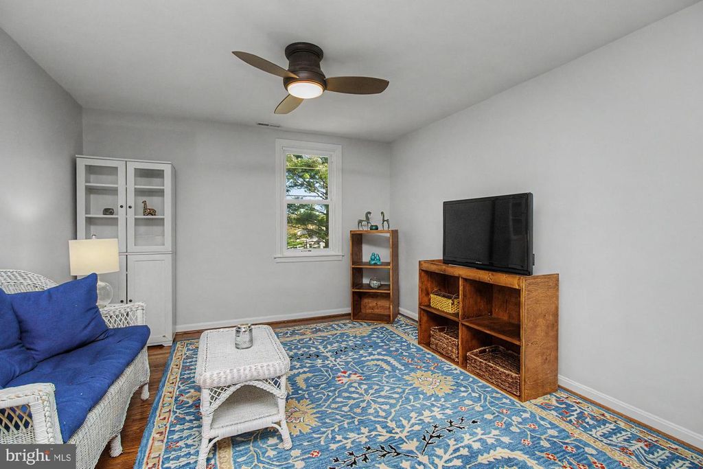 Image 16 of property listing at 9951 HILLTOP DR, Baltimore, MD 21234