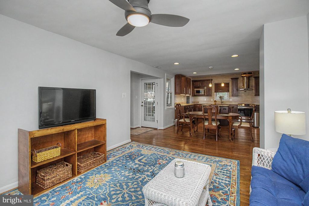 Image 17 of property listing at 9951 HILLTOP DR, Baltimore, MD 21234